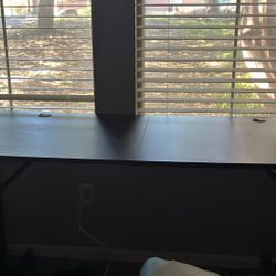 black carbon-fiber style desk Gaming