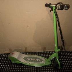 Used Razor E200 Scooter 