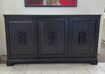 Hooked furniture Buffet credenza