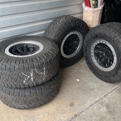 Dirty Life Bead Lock Wheels/tires