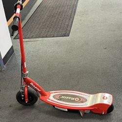 Razor Electric Scooter FOR PARTS ONLY (840141-1)