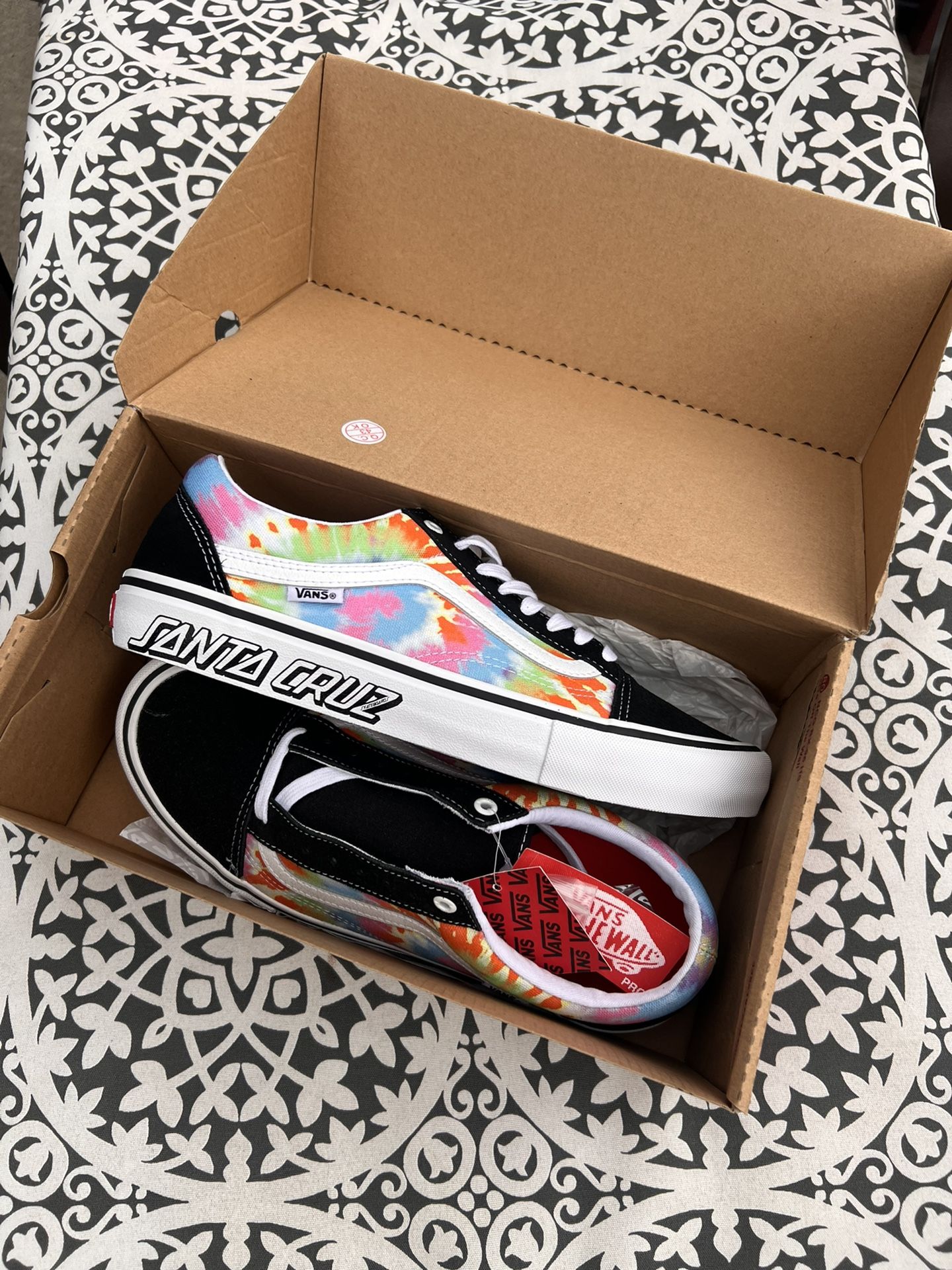 10.5  Mens Skate Shoe Tie Die Santa Cruz Vans