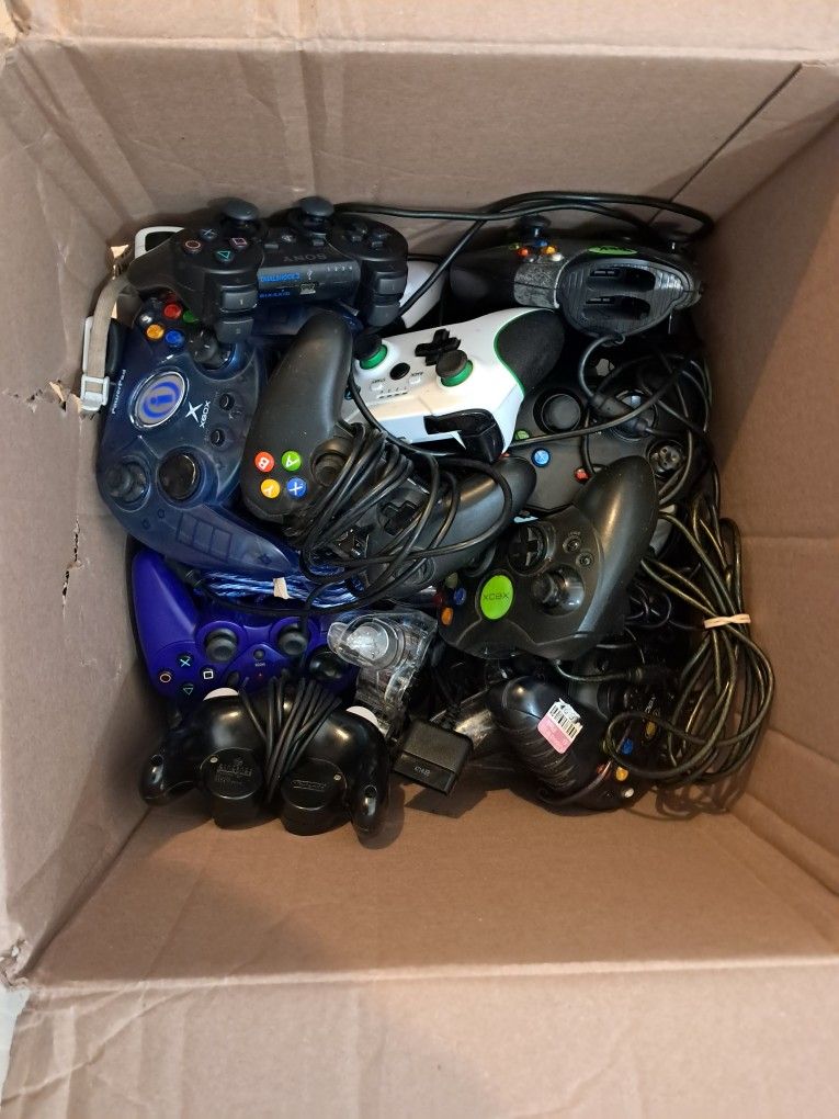 Video Game Controllers & Wires Untested Some Controllers Mussing Buttons