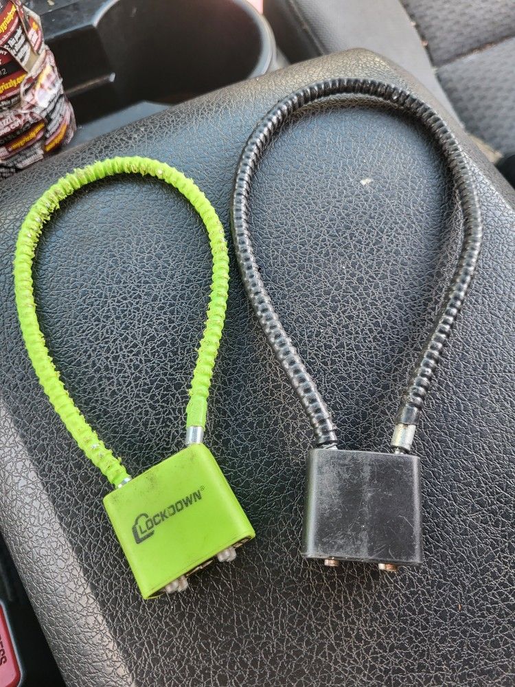 2 GUN LOCKS WITH KEYS