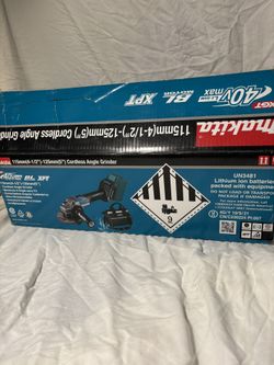 Makita 4OV Max XGT Brushless Cordless 4-1/2" / 5" Angle Grinder Kit.