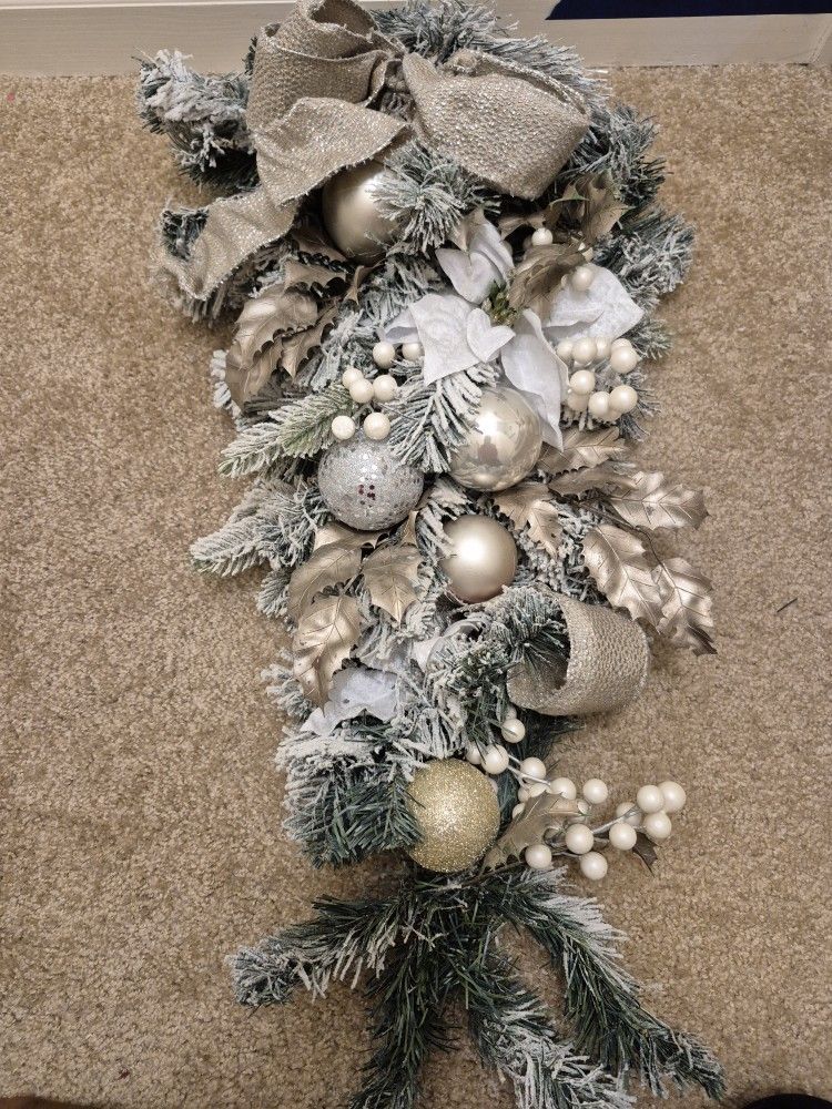 Holiday Swag Decoration 