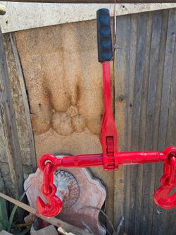 Red ratchet chain binder