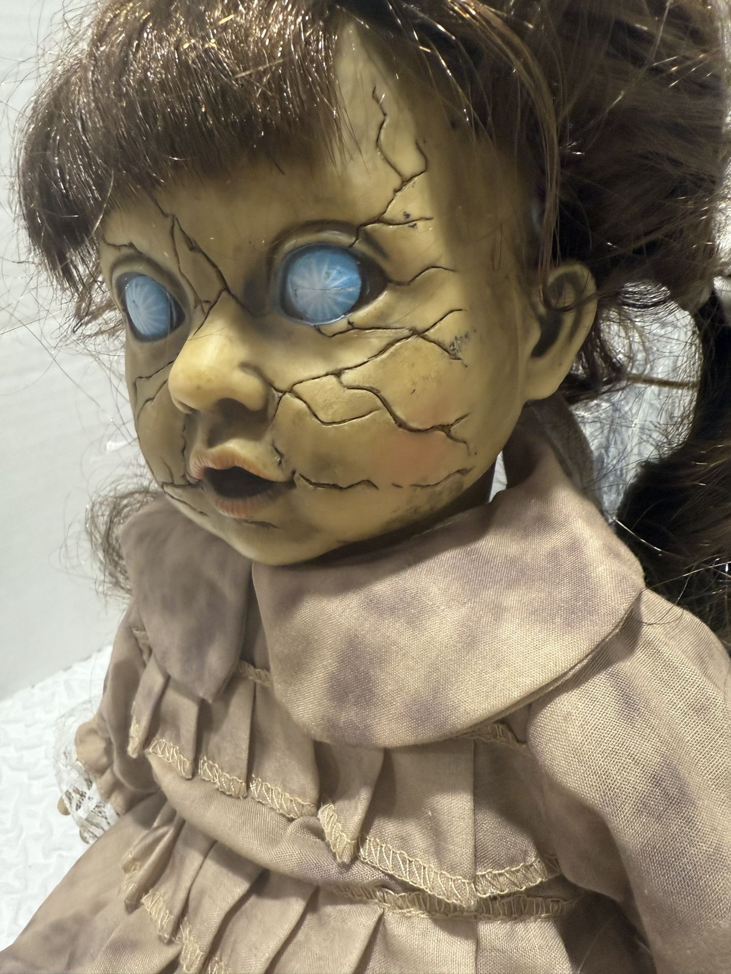 Eerie Emma Spooky Doll Spirit Halloween Voice Animated Talking Creepy Sounds Eye )2 AA Batteries)