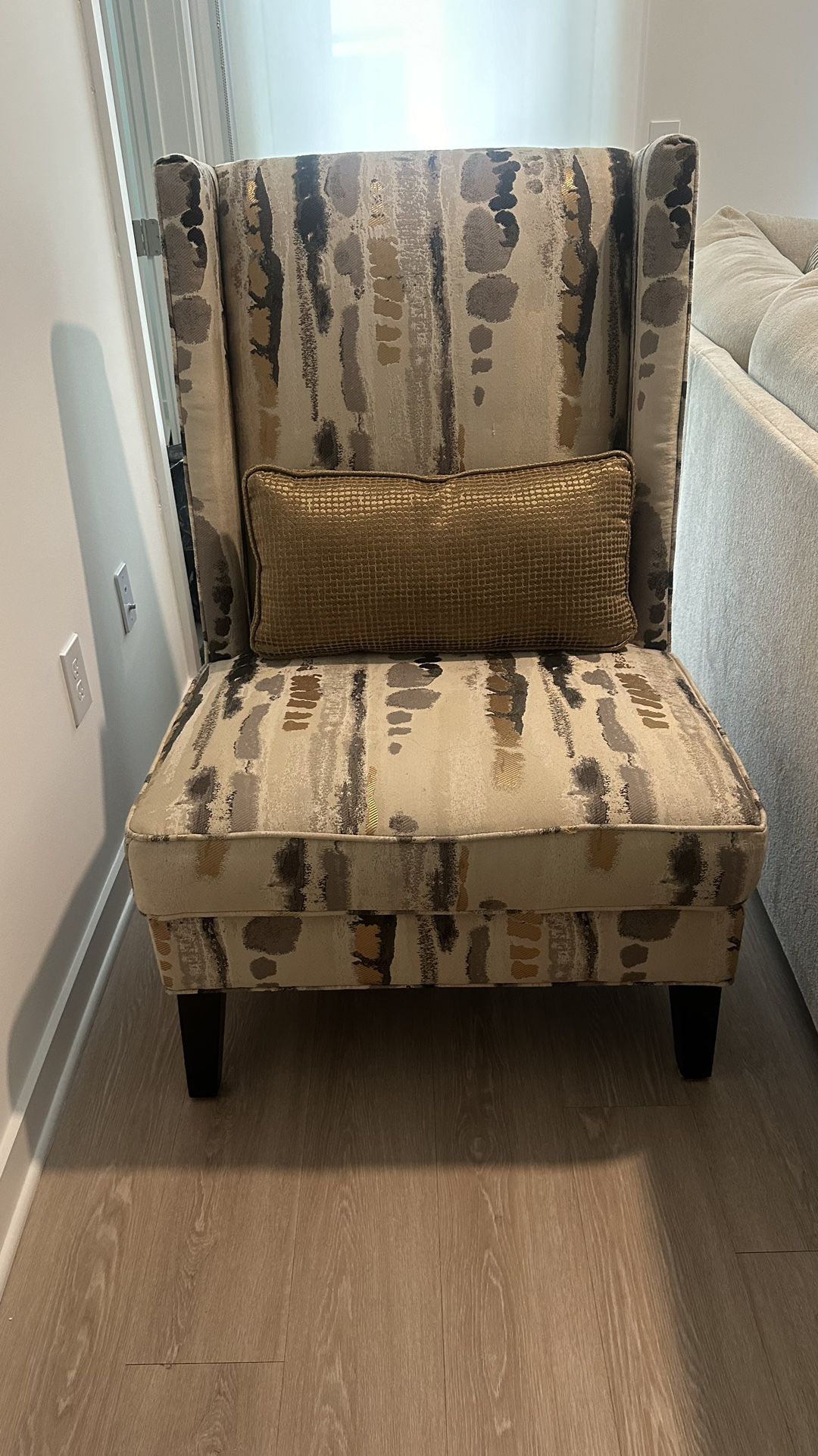 Beautiful Accent Chair 