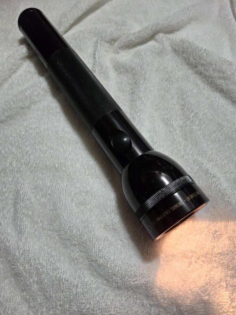 Black MagLite 3 D Cell Professional Flashlight