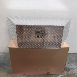 Aluminum diamond plate tongue toolbox