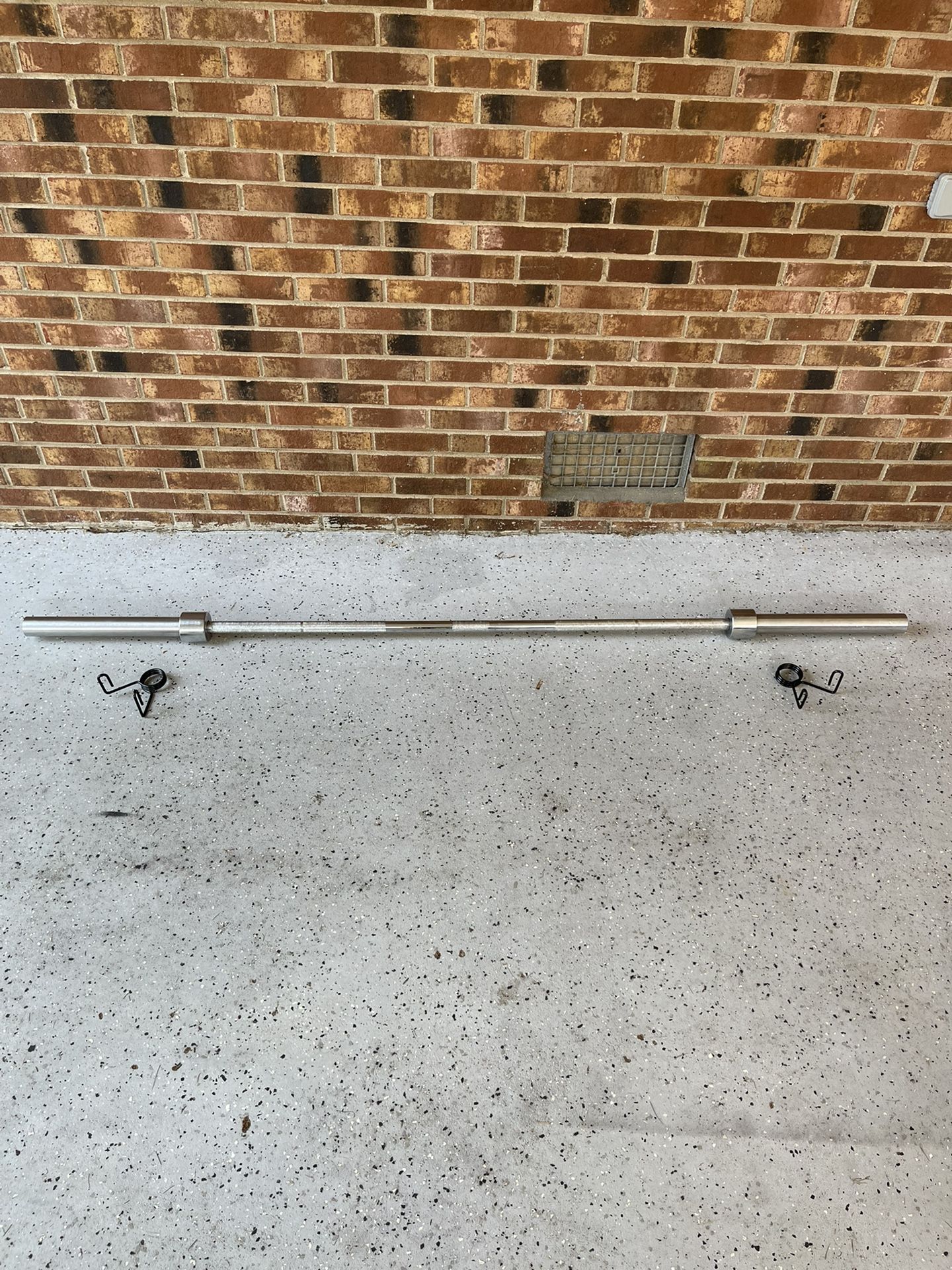 Olympic Barbell (7-ft, 45-lb) w/ Spring Collars