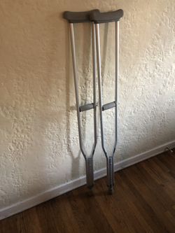 Adult crutches