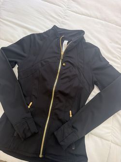 black and gold lululemon jacket size 6