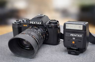 Pentax A3000 35mm Film Camera Kit w/ Lens, Flash & Bag