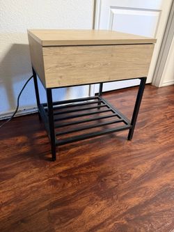 Light Oak Side Table/ Nightstand with Lamp, Dual USB Ports and Dual AC Outlets