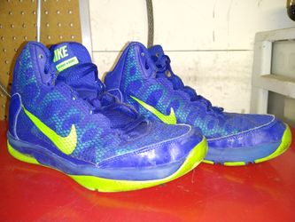 Nike kids basketball shoes boys 4.5