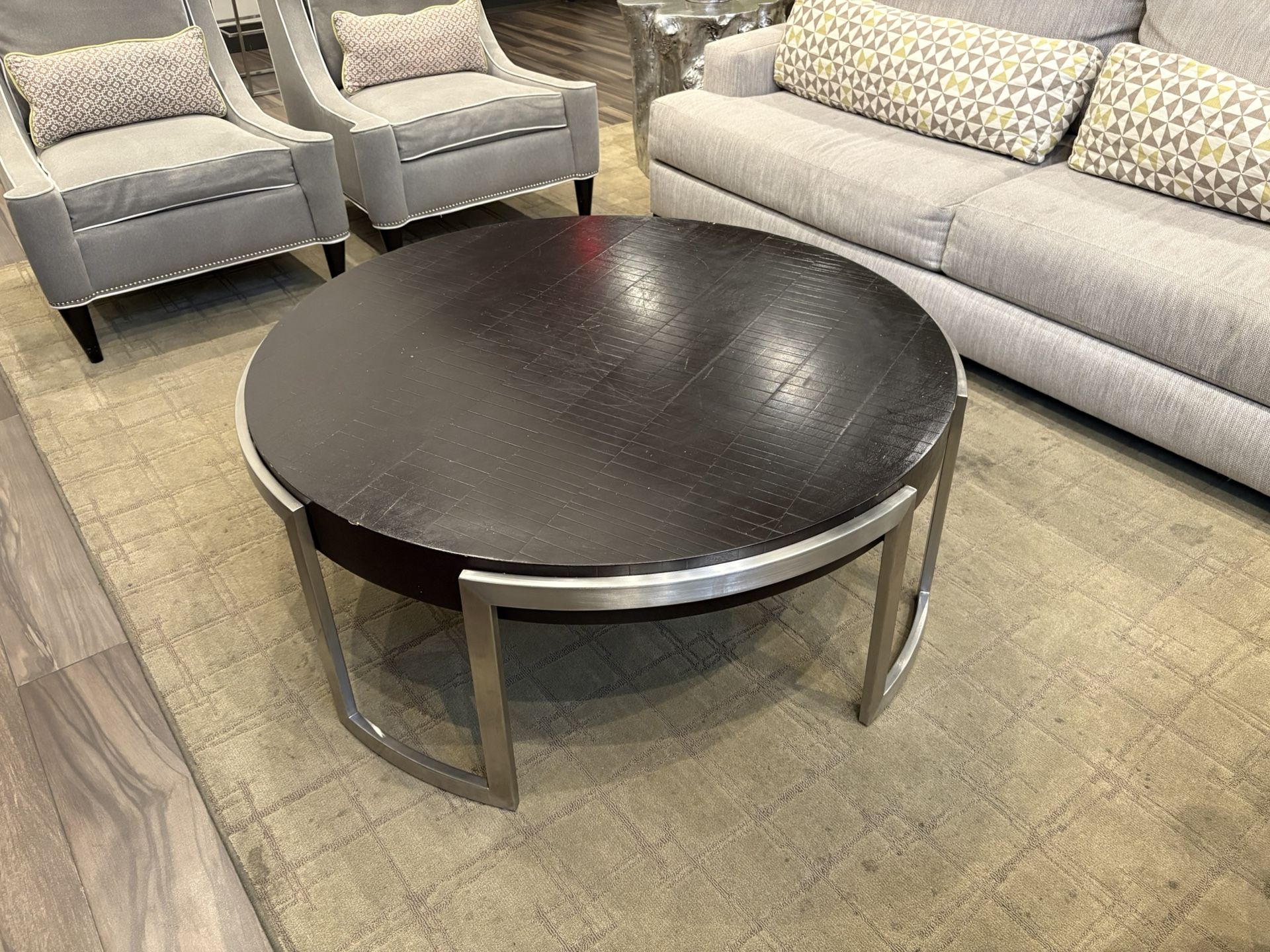 Large Round Table High End
