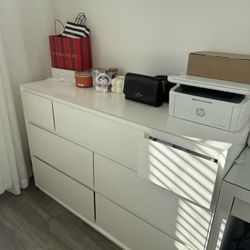 Bedroom set Full Size Bed, nightstand and dresser for 400$