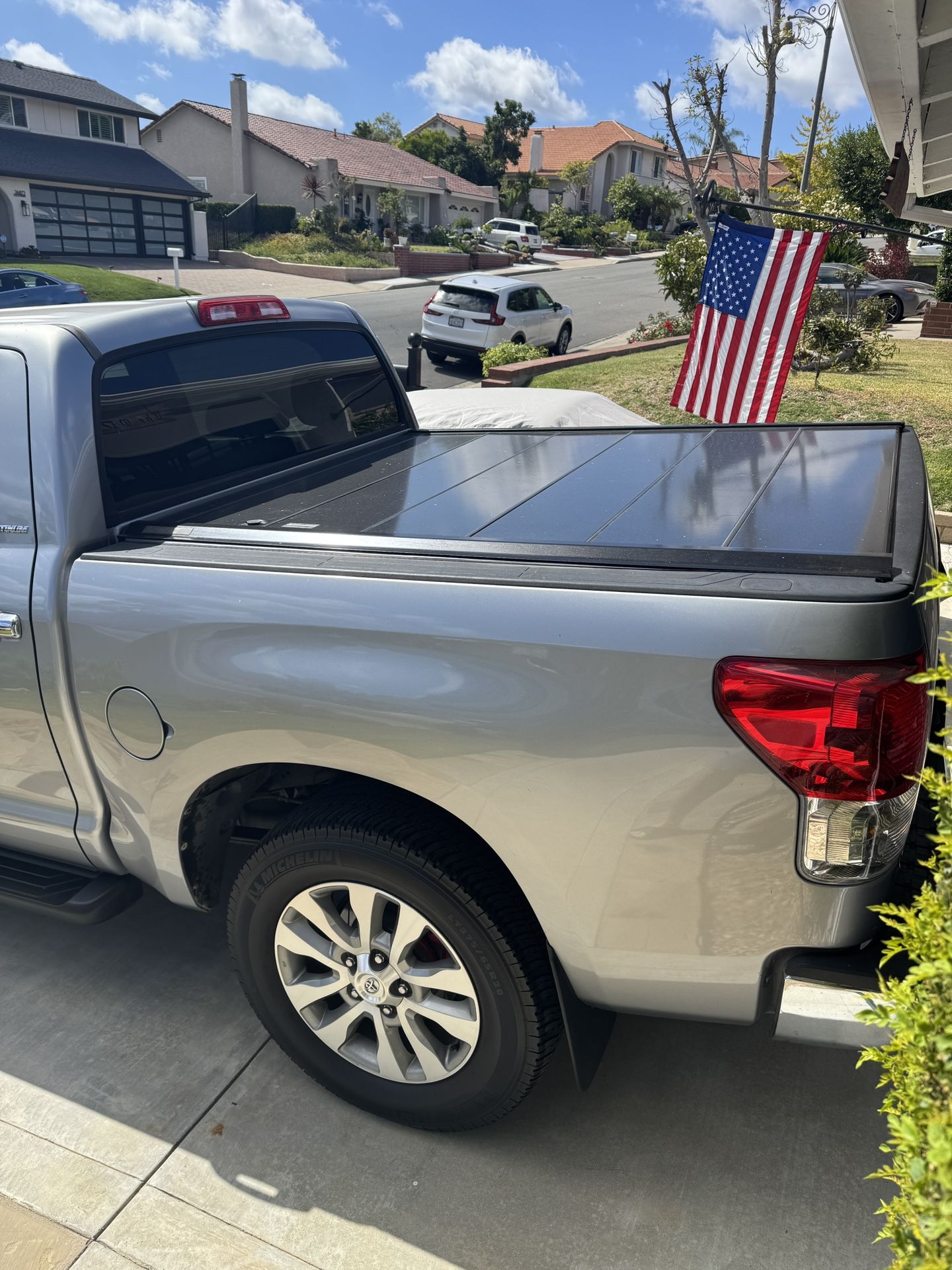 Peragon Retractable Truck Bed Cover