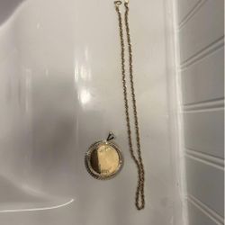 10k Picture Pendant 