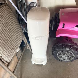 Diaper Pail With 4 Refills