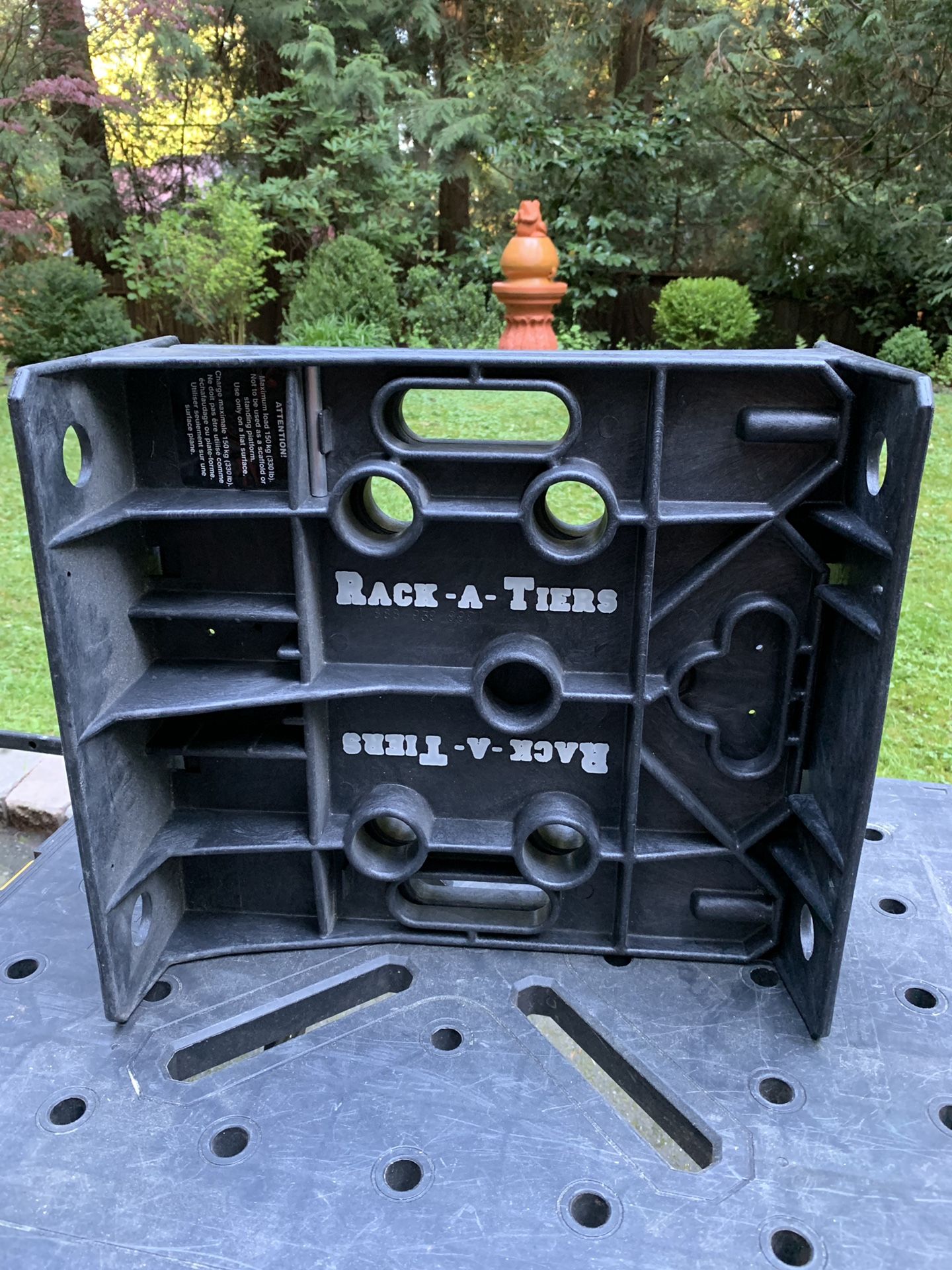 Rack a tiers wire delivery system