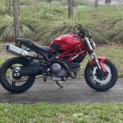 2012 Ducati Monster 696