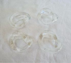 Set of 4 Dorothy Thorpe MCM clear lucite pretzel napkin rings