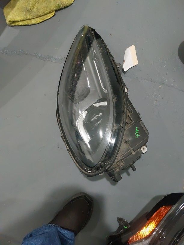 2020 Porsche Macan LEFT HEADLIGHT