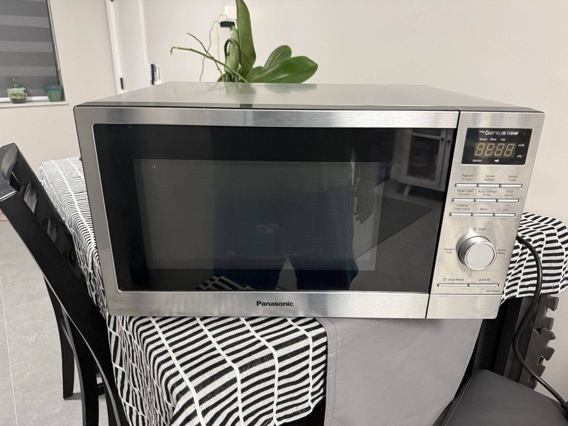 Microwave Panasonic NN-SD69LS 1.3 cu. ft. 1100W Microwave - Stainless Steel
