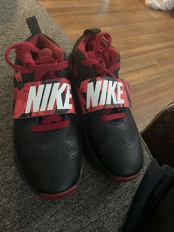 Size 4Y kids Nike tennis Shoe