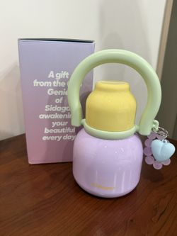Sidagar Cute Pastel Insulated Water Bottle w/ Handle & Charm – Like New