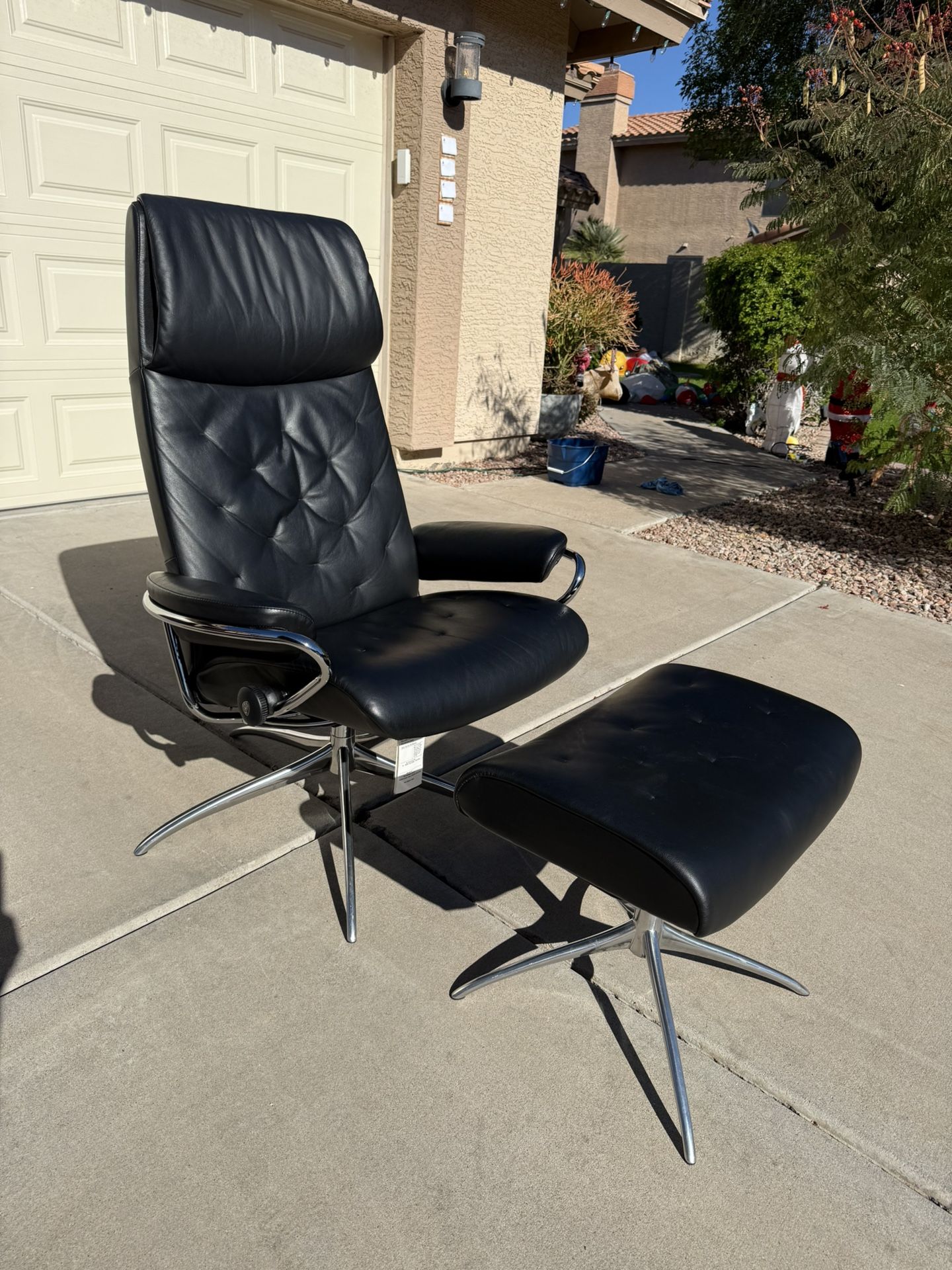 Ekornes Stressless “ Metro “ Recliner And Ottoman, Copenhagen