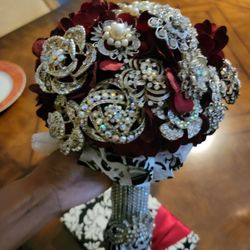 BROOCH BOUQUET AND WEDDING ITEMS