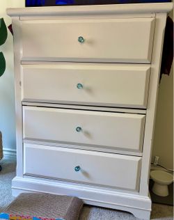 White 4-Drawer Dresser