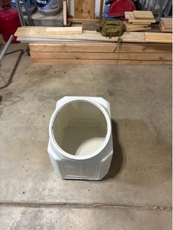 40 lbs potato or dog food bin
