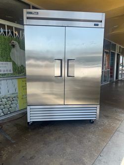 True commercial freezer LED 2023