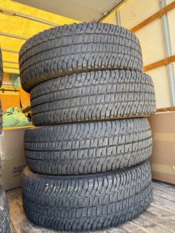 245/75r17 Michelin tires en Excelentes Condiciones de Vida las 4