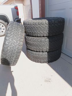 BF Goodrich 4-LT285/ 70R/ 17