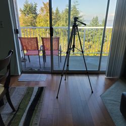 Amazon Basic Tripod Like New 