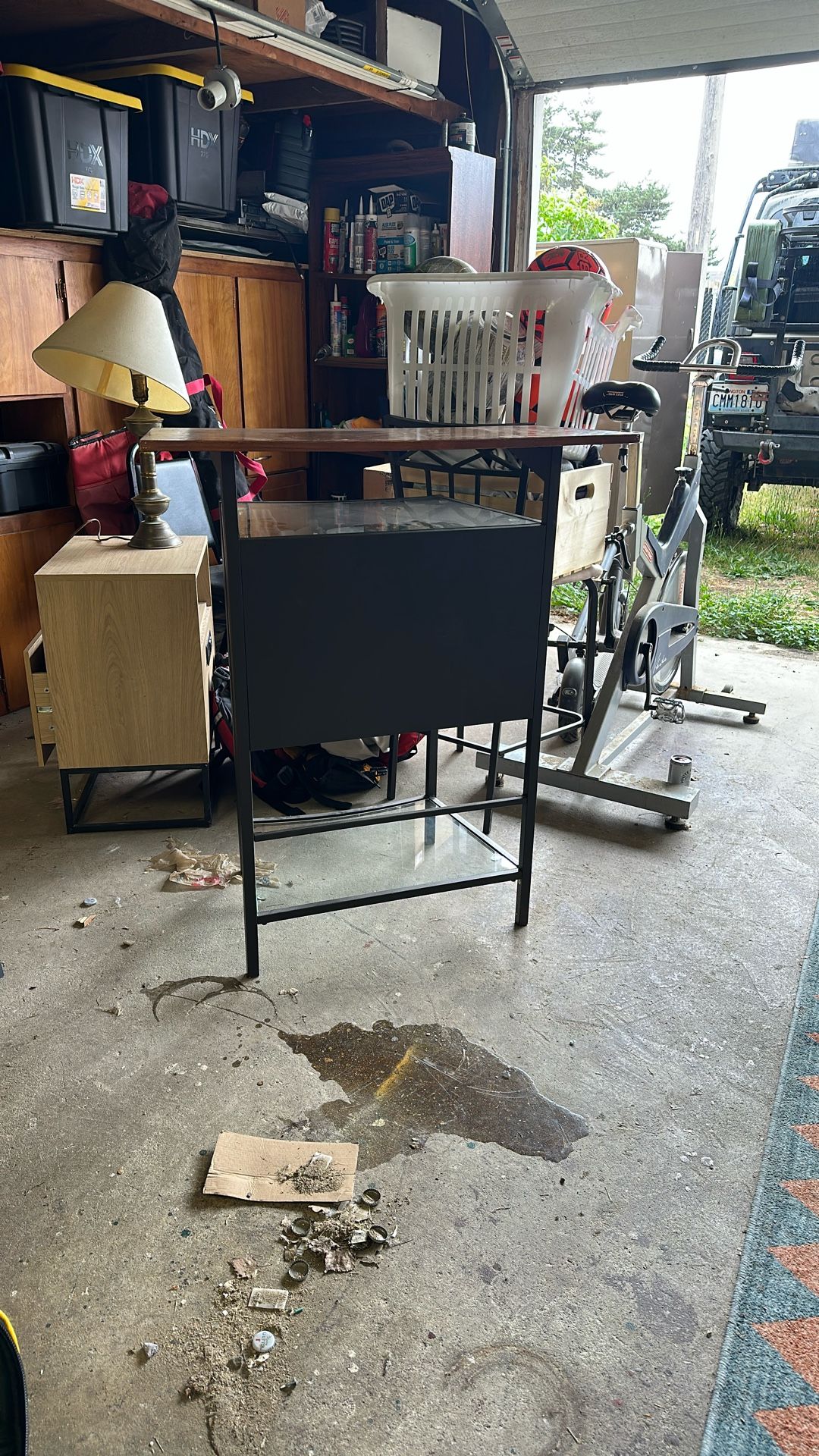 Freestanding bar