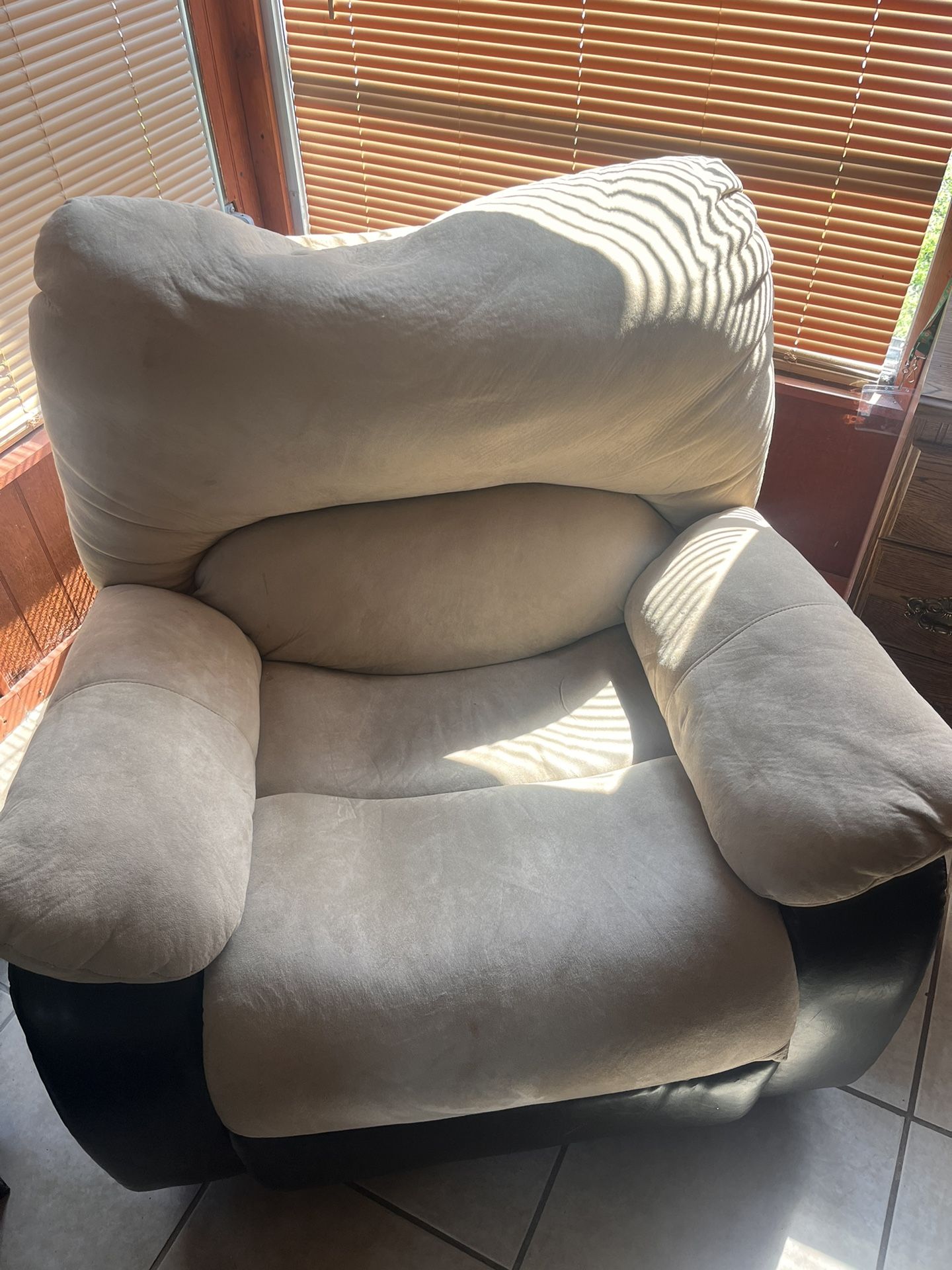 Clean Electric Couch And Recliner