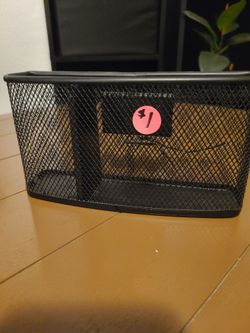 Small wire desk organizer - Must PickUp