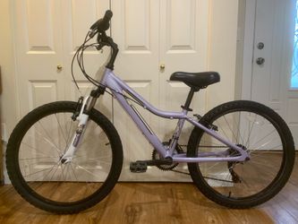 Diamondback 24” kids. Great condition. Just tuned up. No issues. Pick up in Newporthill Bellevue 98006.