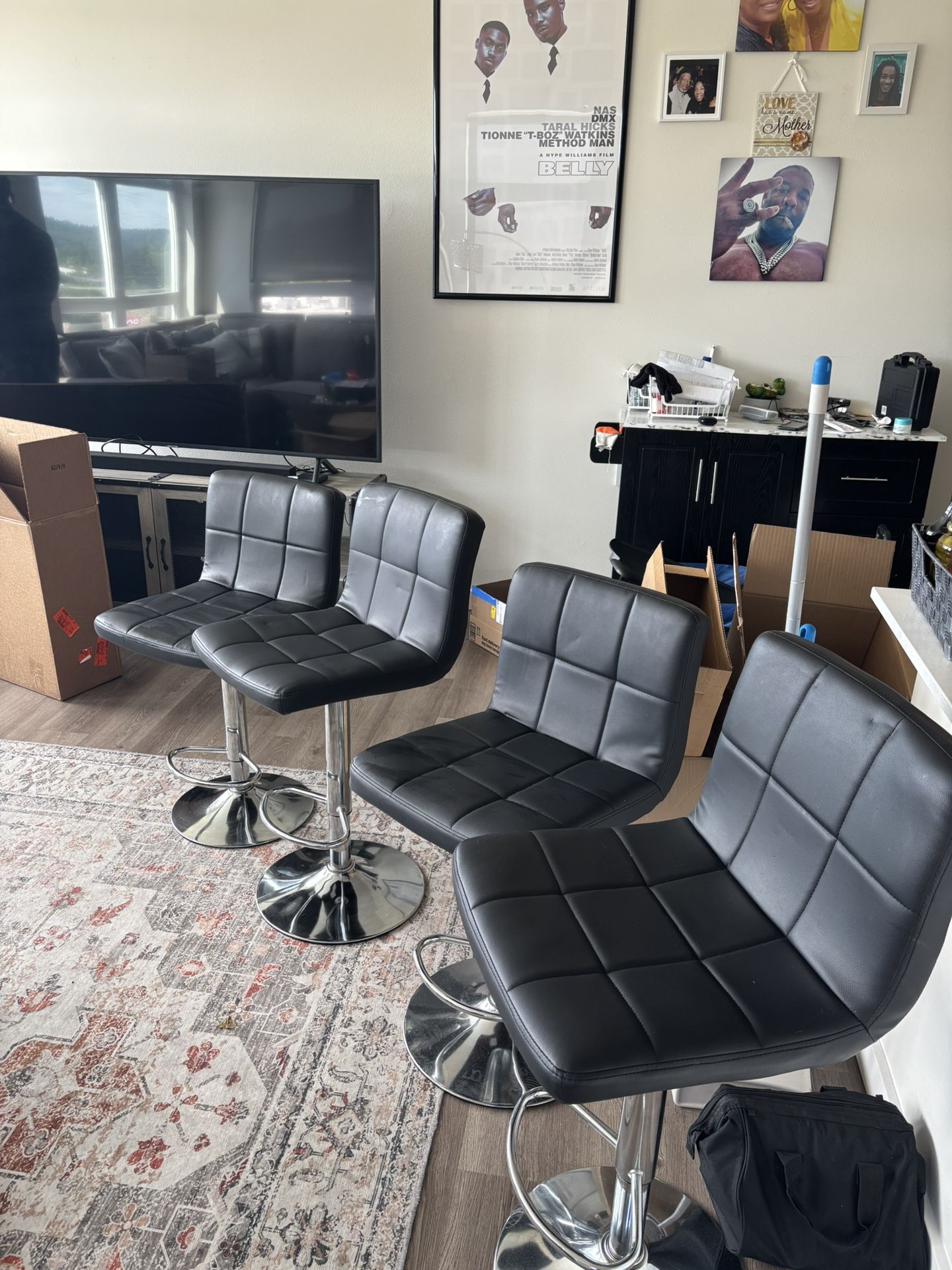 4 like new bar stools