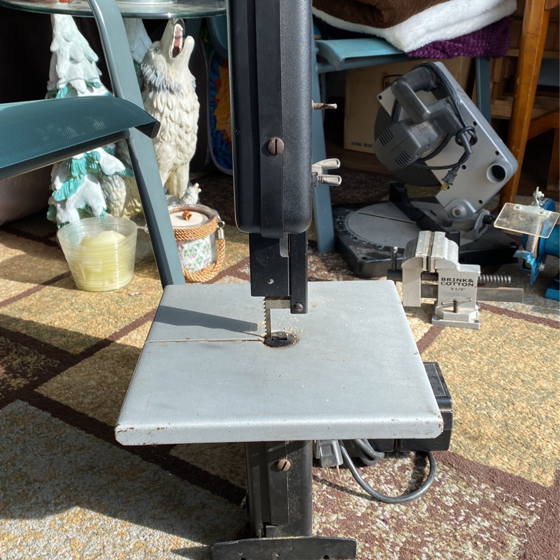 Black and decker 7 1/2 inch power bandsaw for Sale in Midlothian, IL
