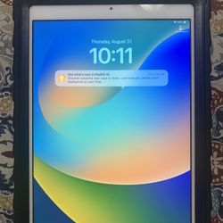Apple iPad 6th Generation Unlocked Like New!