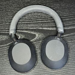 Sony XM5 Headphones