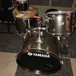 Yamaha 4 Piece Stage Custom 